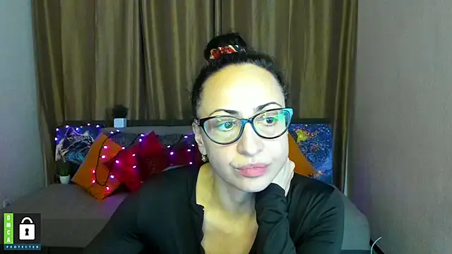 Snapshot of Arianasweety23 chatting on January 23, 3:43 pm Arianasweety23 online show from January 23, 3:43 pm