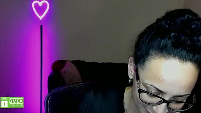 Snapshot of Arianasweety23 chatting on February 9, 12:39 am Arianasweety23 online show from February 9, 12:39 am