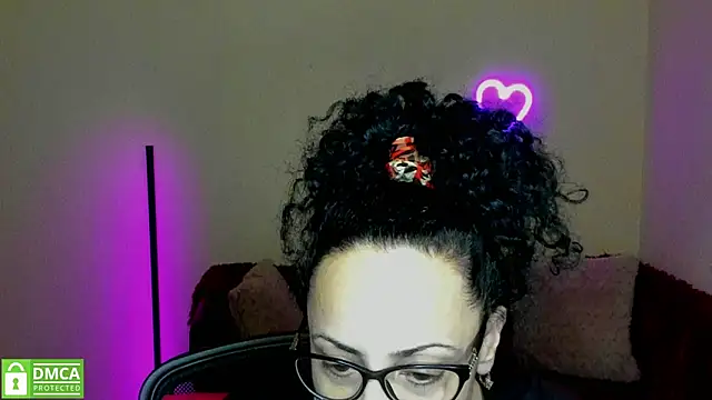 Snapshot of Arianasweety23 chatting on February 24, 12:30 am Arianasweety23 online show from February 24, 12:30 am