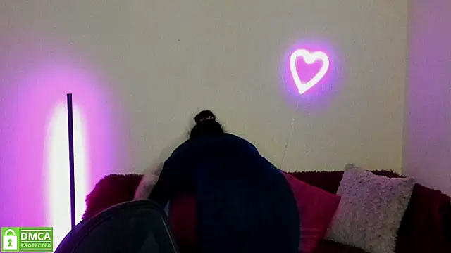 Snapshot of Arianasweety23 chatting on February 27, 5:45 am Arianasweety23 online show from February 27, 5:45 am