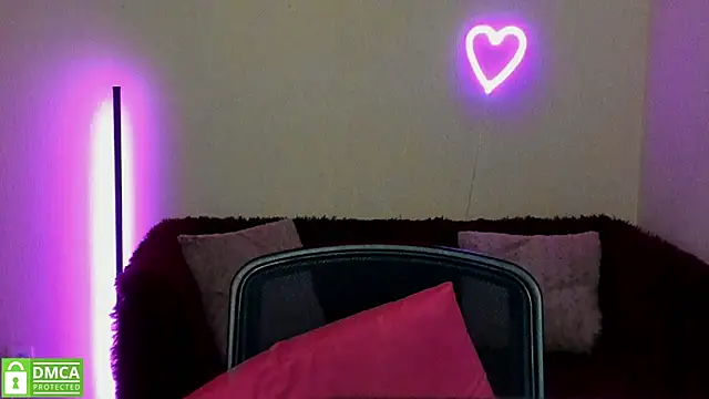 Snapshot of Arianasweety23 chatting on March 7, 9:27 pm Arianasweety23 online show from March 7, 9:27 pm