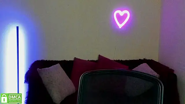 Snapshot of Arianasweety23 chatting on March 18, 9:32 pm Arianasweety23 online show from March 18, 9:32 pm