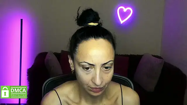 Snapshot of Arianasweety23 chatting on November 23, 2:33 am Arianasweety23 online show from November 23, 2:33 am