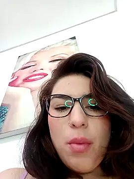 Snapshot of VictoriaMolina chatting on November 9, 3:21 pm VictoriaMolina online show from November 9, 3:21 pm