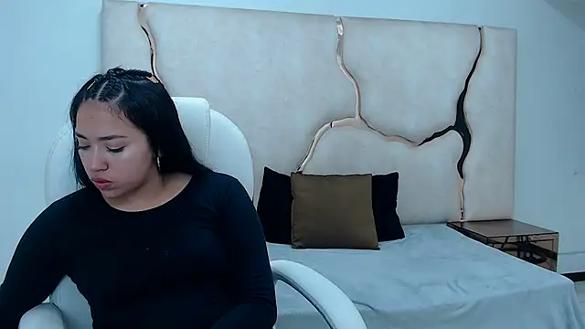 IsabellRodriguez18 online show from February 3, 7:07 am