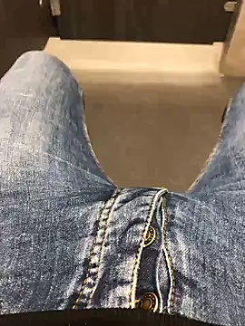 Snapshot of 22TT2295 chatting on January 2, 7:12 am 22TT2295 online show from January 2, 7:12 am