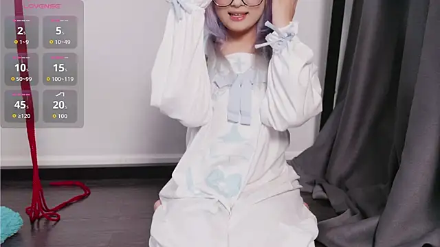 Yu UwU  online show from October 17, 1:57 pm