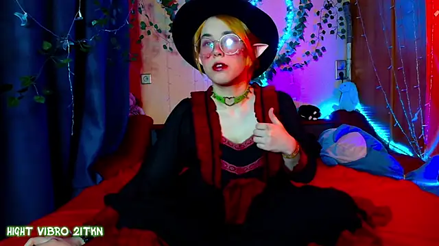 TrickyKitsune online show from February 15, 2:55 pm