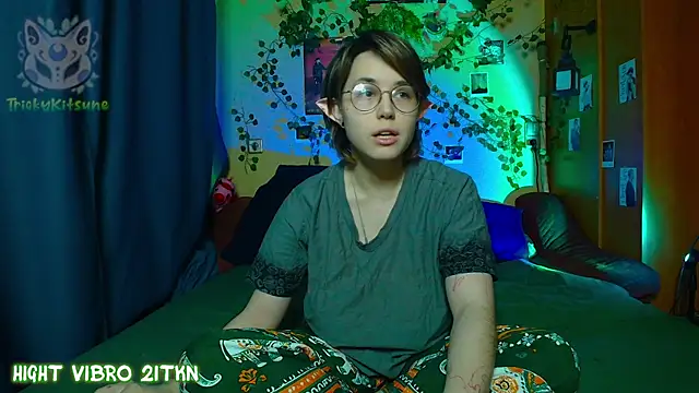 Snapshot of TrickyKitsune chatting on April 30, 5:41 pm TrickyKitsune online show from April 30, 5:41 pm