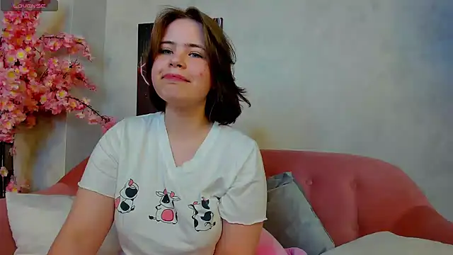 EricaElliott online show from February 4, 10:32 am