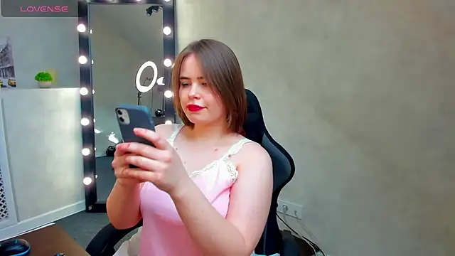 EricaElliott online show from March 12, 6:18 am