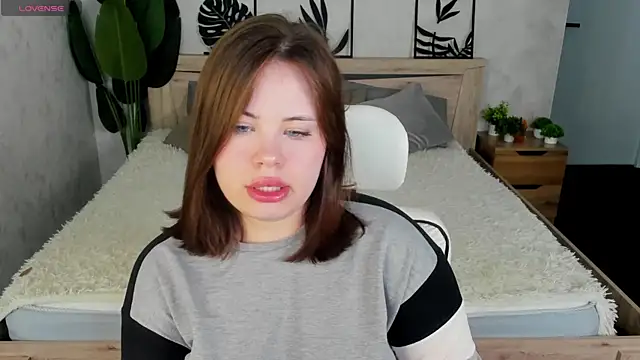 EricaElliott online show from April 23, 9:19 am