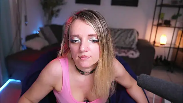 Magnetic Amy online show from February 12, 1:16 pm