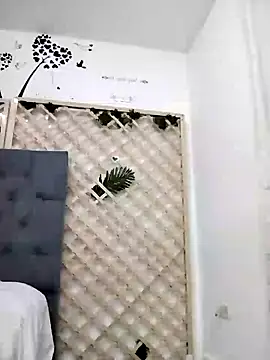 Mia WAll online show from January 1, 6:05 am