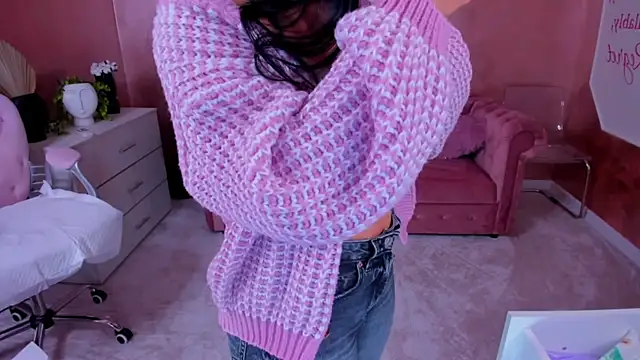 Snapshot of evanew_ chatting on February 9, 1:11 am evanew online show from February 9, 1:11 am