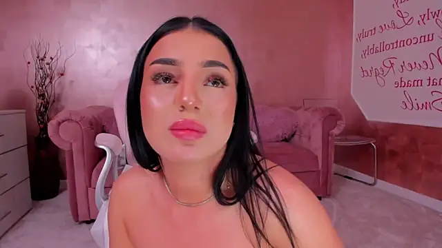 Snapshot of evanew_ chatting on February 11, 10:18 pm evanew online show from February 11, 10:18 pm