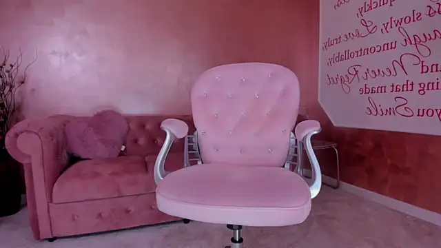 Snapshot of evanew_ chatting on February 14, 12:09 am evanew online show from February 14, 12:09 am