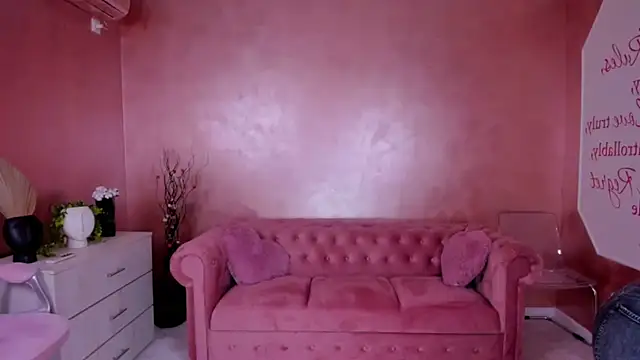 Snapshot of evanew_ chatting on February 24, 6:04 pm evanew online show from February 24, 6:04 pm