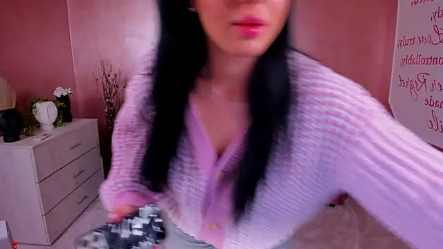 Snapshot of evanew_ chatting on March 2, 10:27 pm evanew online show from March 2, 10:27 pm