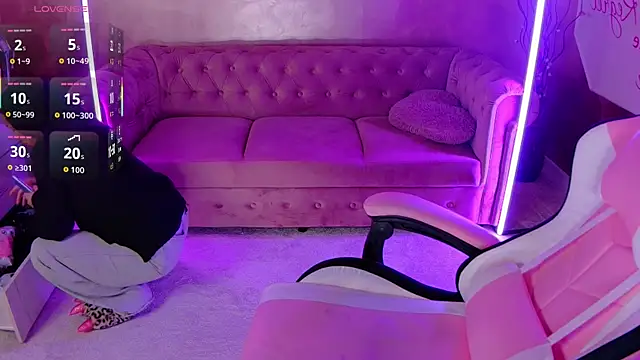 Snapshot of evanew_ chatting on October 5, 6:50 pm evanew online show from October 5, 6:50 pm