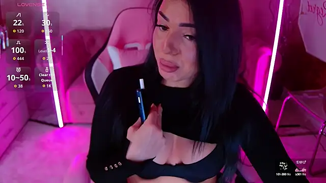 Snapshot of evanew_ chatting on October 15, 5:35 pm evanew online show from October 15, 5:35 pm