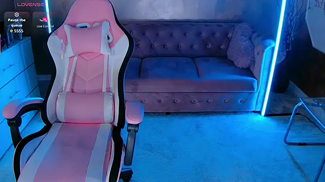 Snapshot of evanew_ chatting on November 6, 5:25 pm evanew online show from November 6, 5:25 pm