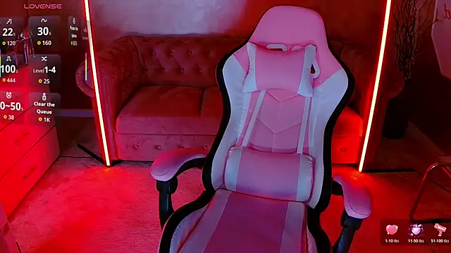 Snapshot of evanew_ chatting on December 16, 4:45 pm evanew online show from December 16, 4:45 pm