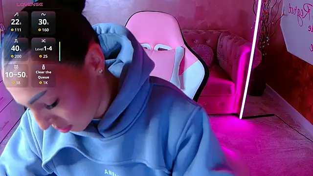 Snapshot of evanew_ chatting on January 6, 5:27 pm evanew online show from January 6, 5:27 pm