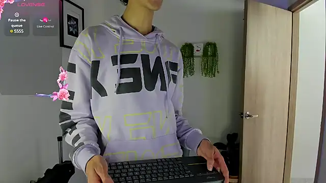 alahia sweet online show from March 22, 7:42 pm