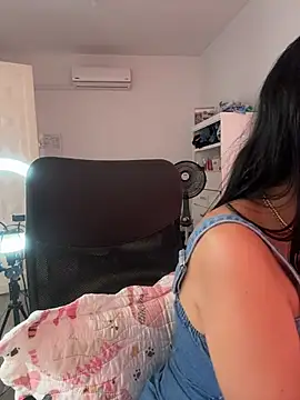 Snapshot of KarolRubi1 chatting on June 6, 4:44 pm KarolRubi1 online show from June 6, 4:44 pm