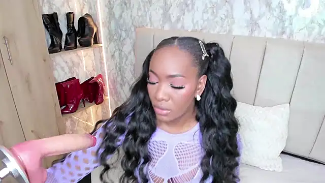 Snapshot of whiitneyfox chatting on September 11, 11:27 pm whiitneyfox online show from September 11, 11:27 pm