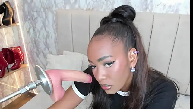 Snapshot of whiitneyfox chatting on October 26, 11:09 pm whiitneyfox online show from October 26, 11:09 pm