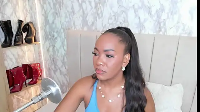 Snapshot of whiitneyfox chatting on October 27, 9:41 pm whiitneyfox online show from October 27, 9:41 pm