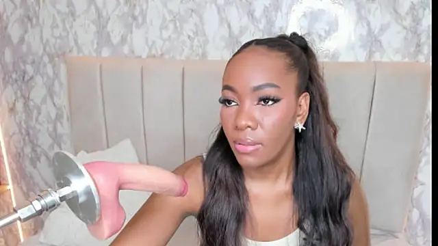 Snapshot of whiitneyfox chatting on November 3, 9:38 pm whiitneyfox online show from November 3, 9:38 pm