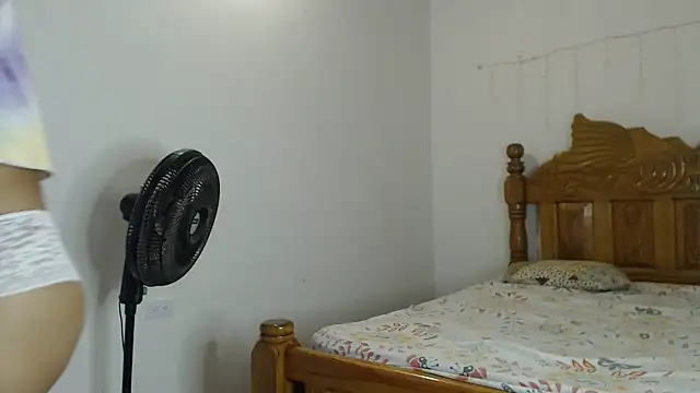 Coral0403 online show from February 10, 6:03 pm