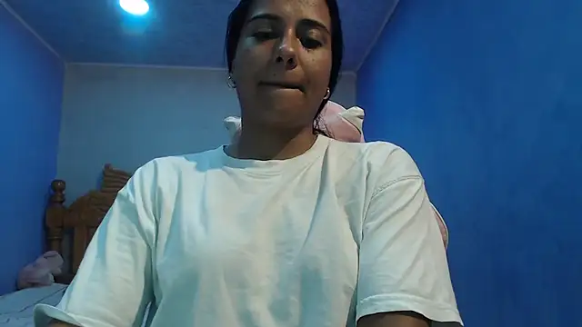 Coral0403 online show from December 23, 2:09 am