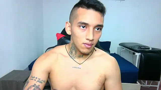 Snapshot of David_Adams2003 chatting on January 6, 12:02 pm David Adams2003 online show from January 6, 12:02 pm