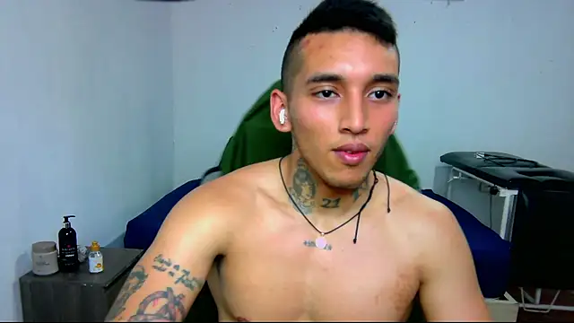 Snapshot of David_Adams2003 chatting on January 7, 5:42 pm David Adams2003 online show from January 7, 5:42 pm