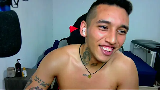 Snapshot of David_Adams2003 chatting on January 9, 4:39 pm David Adams2003 online show from January 9, 4:39 pm