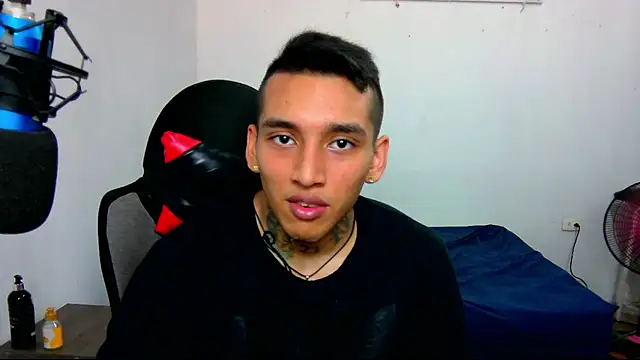 Snapshot of David_Adams2003 chatting on January 10, 2:13 pm David Adams2003 online show from January 10, 2:13 pm