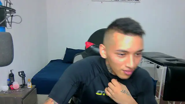 Snapshot of David_Adams2003 chatting on January 23, 3:32 pm David Adams2003 online show from January 23, 3:32 pm