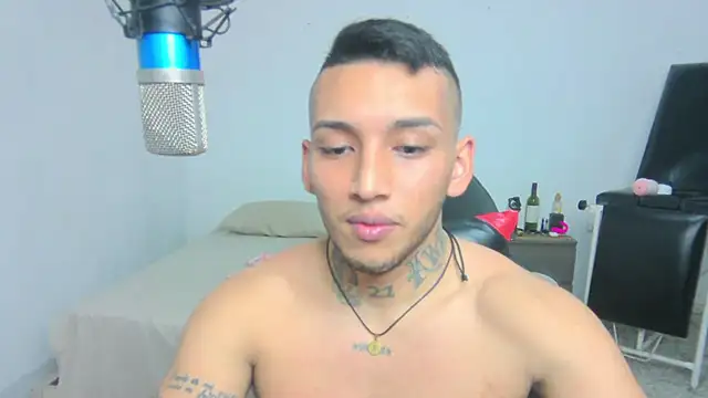 Snapshot of David_Adams2003 chatting on March 2, 3:37 pm David Adams2003 online show from March 2, 3:37 pm