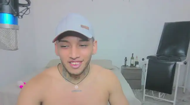 Snapshot of David_Adams2003 chatting on March 6, 1:24 pm David Adams2003 online show from March 6, 1:24 pm