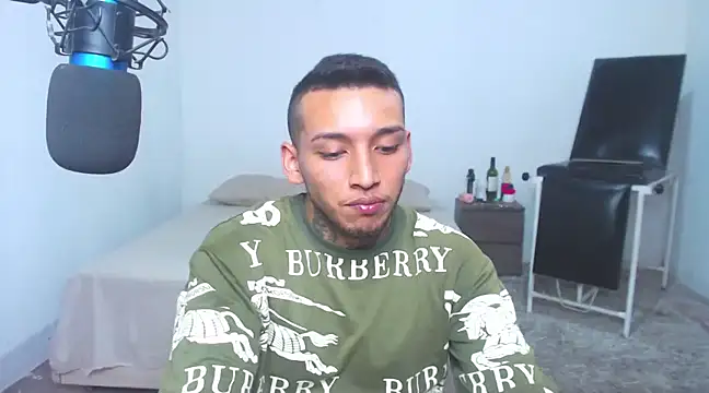 Snapshot of David_Adams2003 chatting on March 7, 4:33 pm David Adams2003 online show from March 7, 4:33 pm