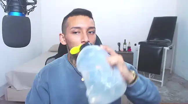 Snapshot of David_Adams2003 chatting on March 9, 1:48 pm David Adams2003 online show from March 9, 1:48 pm