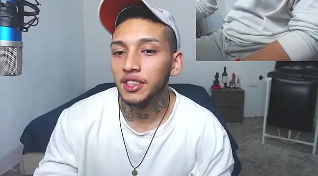 Snapshot of David_Adams2003 chatting on March 18, 2:26 pm David Adams2003 online show from March 18, 2:26 pm