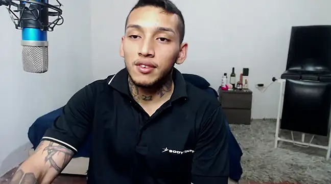 Snapshot of David_Adams2003 chatting on March 19, 6:01 pm David Adams2003 online show from March 19, 6:01 pm