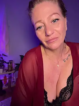 AlessasRoom online show from April 24, 7:11 am