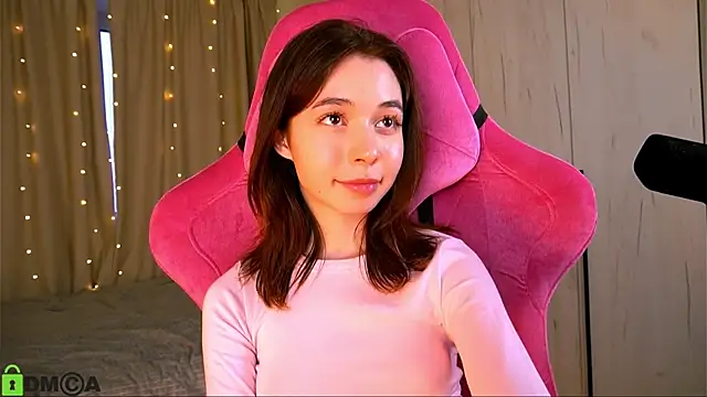 LittleOriana online show from March 14, 5:05 am