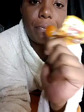 Snapshot of Queen-BD chatting on March 4, 11:11 pm Queen-BD online show from March 4, 11:11 pm